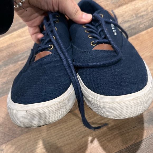 Two pairs of shoes 🖤💙Levi’s &HILFIGER - Picture 4 of 15